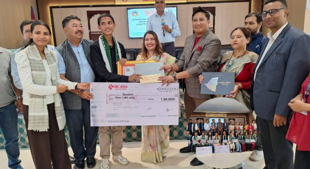 तारकेश्वर नगरपालिकाद्वारा एसईईमा उत्कृष्ट नतिजा ल्याउने १७ जना विद्यार्थीलाई सम्मान
