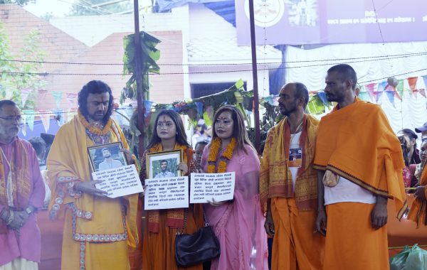 विपिन जोशीको रिहाइको कामनासहित एलिना चौहान पशुपतिमा