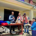 हिमालय हबका निर्देशक लामिछाने द्वारा १६० विद्यार्थीलाई शैक्षिक सामग्री वितरण