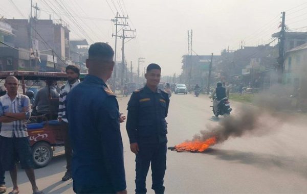 महेश बस्नेतको विरोधमा दुहबीमा युवाहरूको विरोध प्रदर्शन