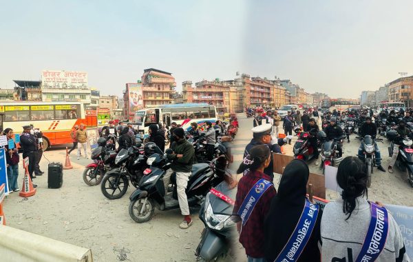 शेखर कुमार शाहको नेतृत्वमा नयाँ बसपार्कमा राइड सेयर चालकलाई ट्राफिक सुरक्षा सचेतना कार्यक्रम