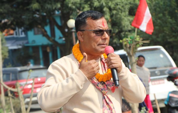 नेपाली काङ्ग्रेसका उम्मेदवार प्रकाशचन्द्र दवाडीद्वारा घोषणा–पत्र सार्वजनिक