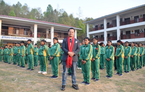 चुनाव हारेर पनि समाजसेवामा सक्रिय प्रेम खत्री, गाउँ–गाउँ पुगेर विद्यार्थीलाई शैक्षिक सामग्री वितरण