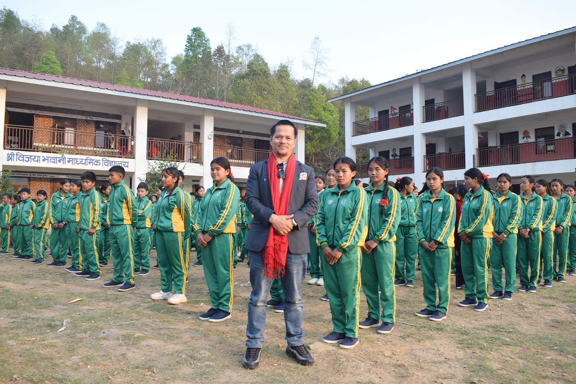 चुनाव हारेर पनि समाजसेवामा सक्रिय प्रेम खत्री, गाउँ–गाउँ पुगेर विद्यार्थीलाई शैक्षिक सामग्री वितरण