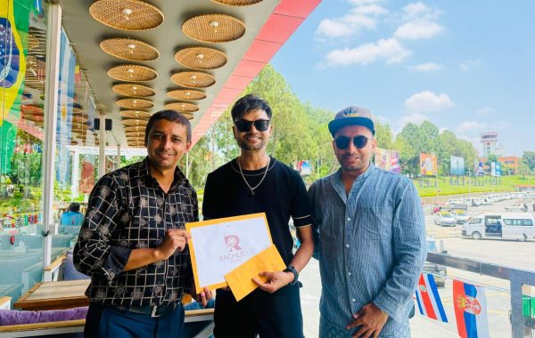 लोक गायक पशुपति शर्मा अमरदीप सापकोटाको कमेडी फिल्ममा मुख्य भूमिकामा अनुबन्ध, अभिनयमा औपचारिक डेब्यु गर्दै