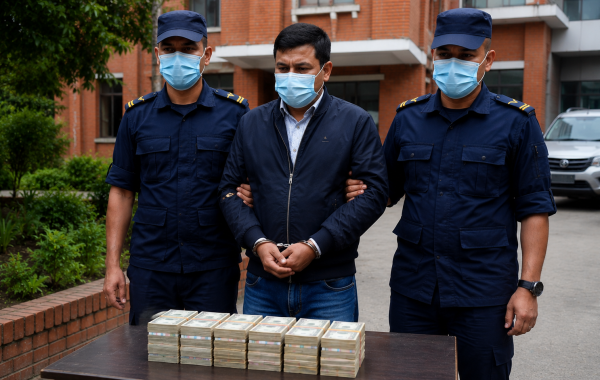 चुलाचुली गाउँपालिकाका इन्जिनियर ६ लाख रुपैयाँ घुससहित पक्राउ