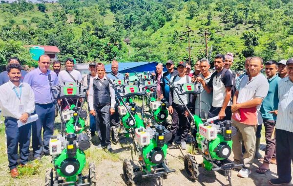 दोर्दी गाउँपालिकाद्वारा ५० प्रतिशत अनुदानमा कृषकलाई कृषि उपकरण वितरण