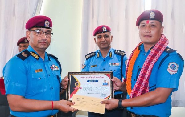 सिरहाका प्रहरी निरीक्षक विशाल मल्ल मधेश प्रदेशको असार महिनाका सर्वोत्कृष्ट प्रहरी घोषित