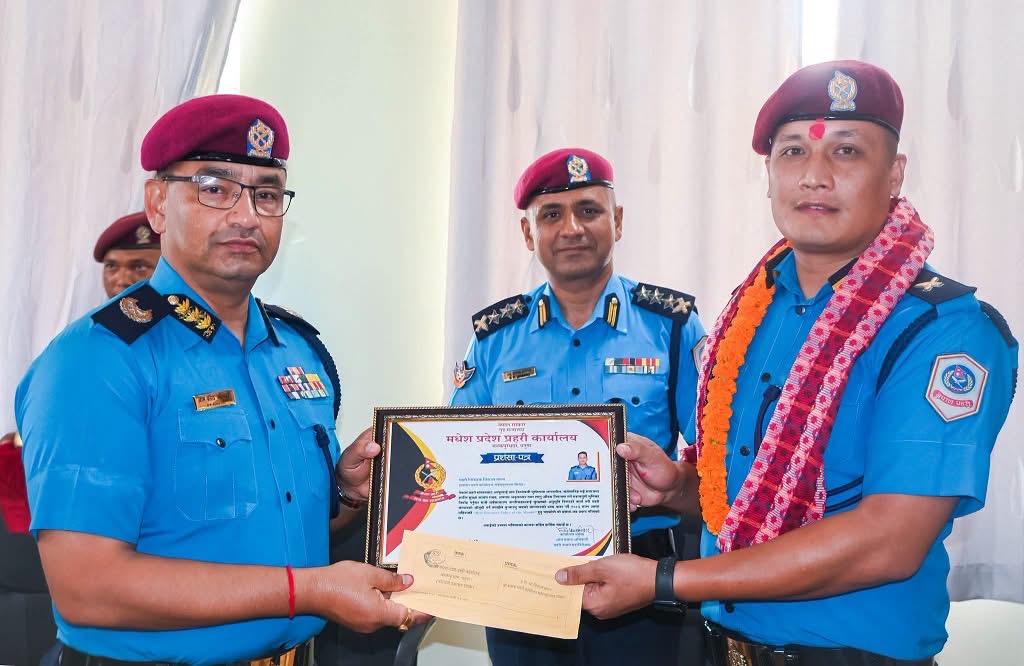 सिरहाका प्रहरी निरीक्षक विशाल मल्ल मधेश प्रदेशको असार महिनाका सर्वोत्कृष्ट प्रहरी घोषित