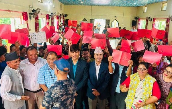 चितवनको इच्छाकामनामा लालपुर्जा वितरण, ३४ परिवार बने जग्गाधनी