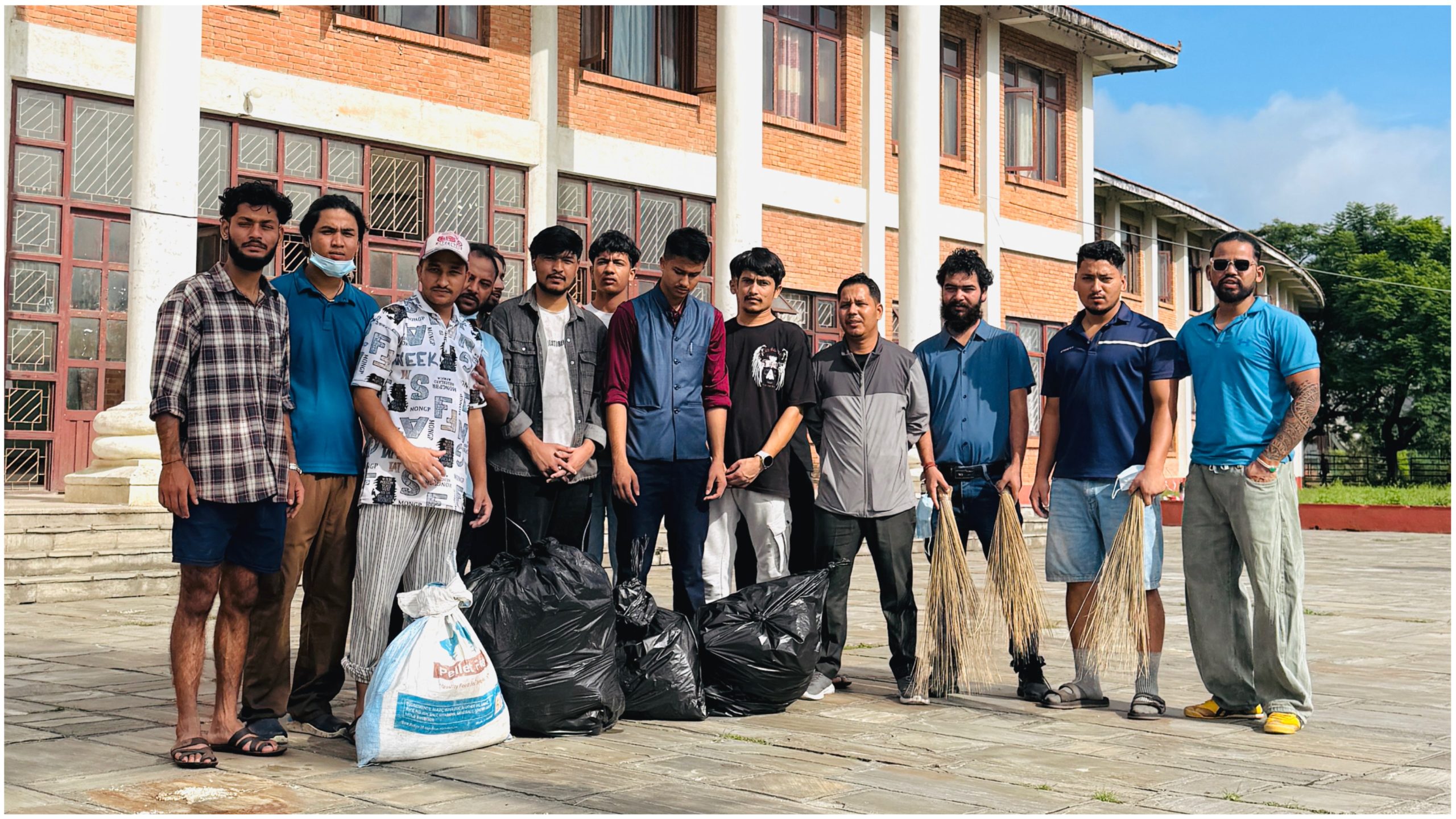 कीर्तिपुरमा बृहत् सरसफाइ अभियान, समाजसेवीदेखि विद्यार्थीको उत्साहजनक सहभागिता