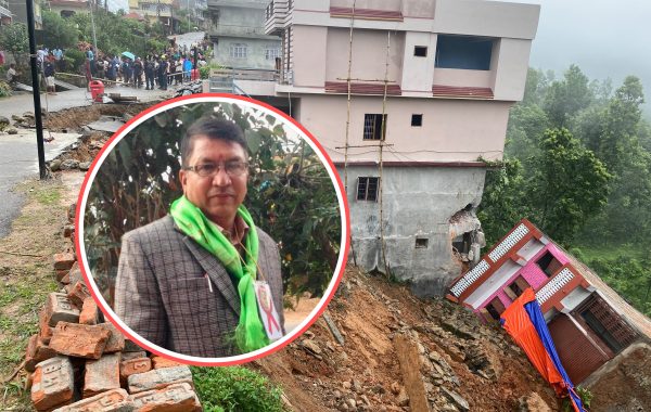 पहिरो पीडित परिवारलाई वडा अध्यक्ष कुँवरद्वारा ५० हजार रुपैयाँ सहयोग