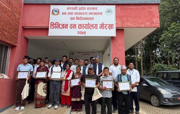 गोरखामा उत्कृष्ट सामुदायिक तथा कबुलियती वन उपभोक्ता समूह सम्मानित