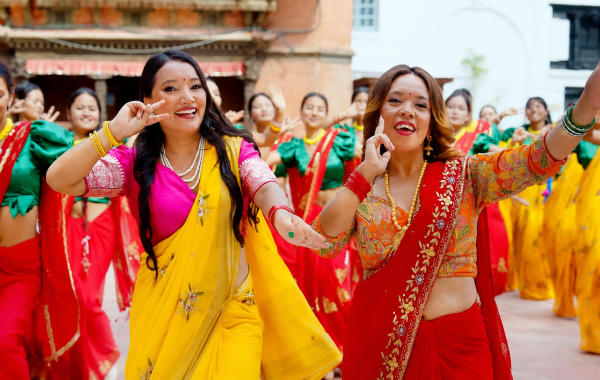 निशा गुरुङ र लुमा केसीको ‘तन्नेरीले आँखा लाएको’ तीज गीत चर्चामा