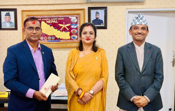 ग्यास अभाव तत्काल हटाउन आयल निगमका कार्यकारी निर्देशकलाई मन्त्री यादवको निर्देशन