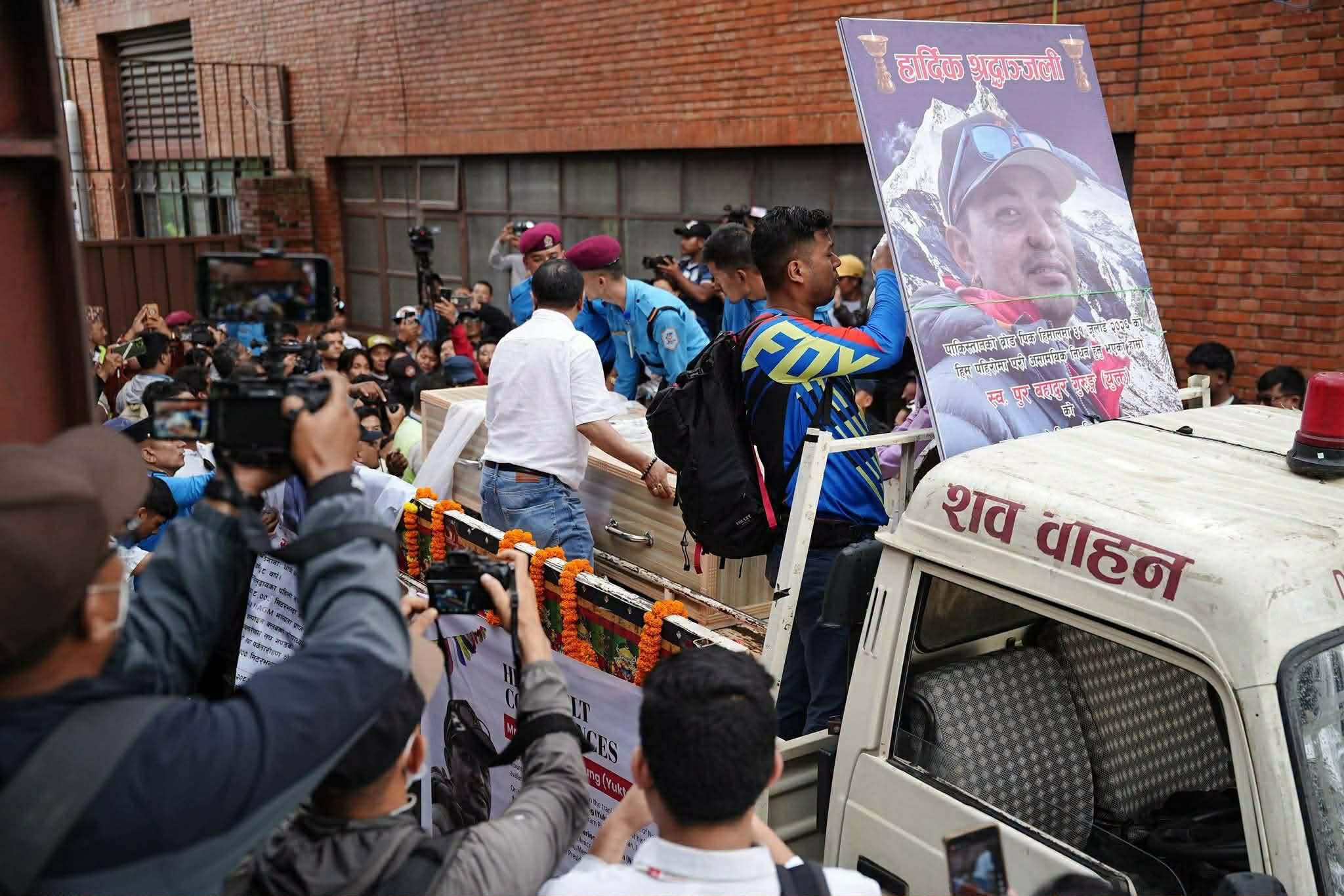 ब्रोड पिक हिमपहिरोमा ज्यान गुमाएका पर्वतारोही पुरबहादुर गुरुङको शव काठमाडौं ल्याइयो