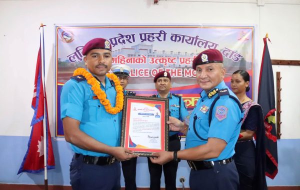 भदौ महिनाको उत्कृष्ट प्रहरी बने प्रहरी निरीक्षक प्रकाश सिंह भण्डारी