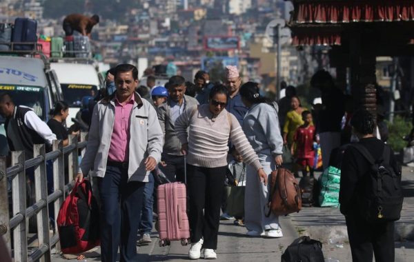 दसैँ मनाउन घर फर्किनेको लर्को, नयाँ बसपार्कदेखि कलंकीसम्म चहलपहल